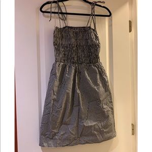 Strapless blacks md white tube dress